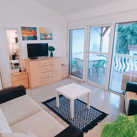 Beach Apartment With Beach Chairs N.1 Utjeha Oda fotoğraf