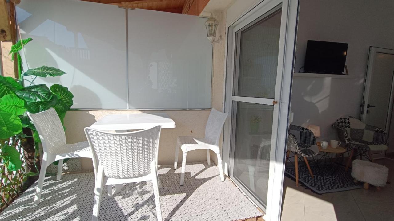 Beach Apartment With Beach Chairs N.1 Utjeha Dış mekan fotoğraf