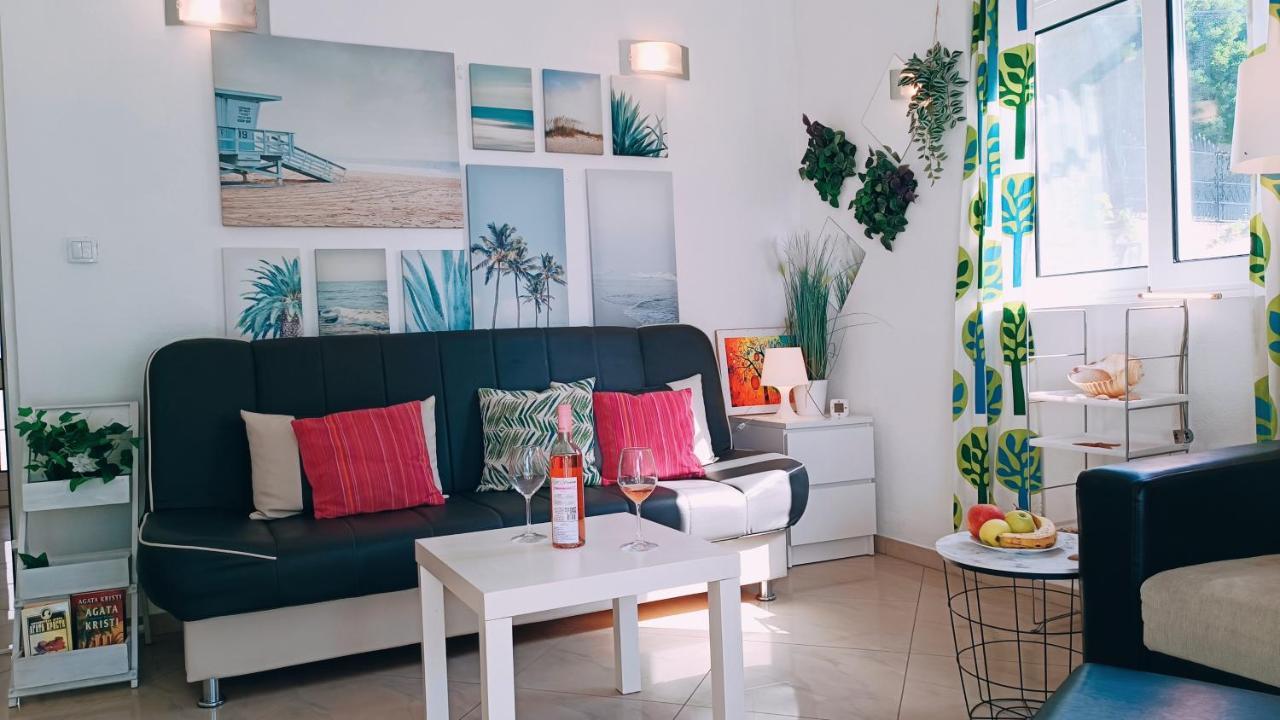 Beach Apartment With Beach Chairs N.1 Utjeha Dış mekan fotoğraf
