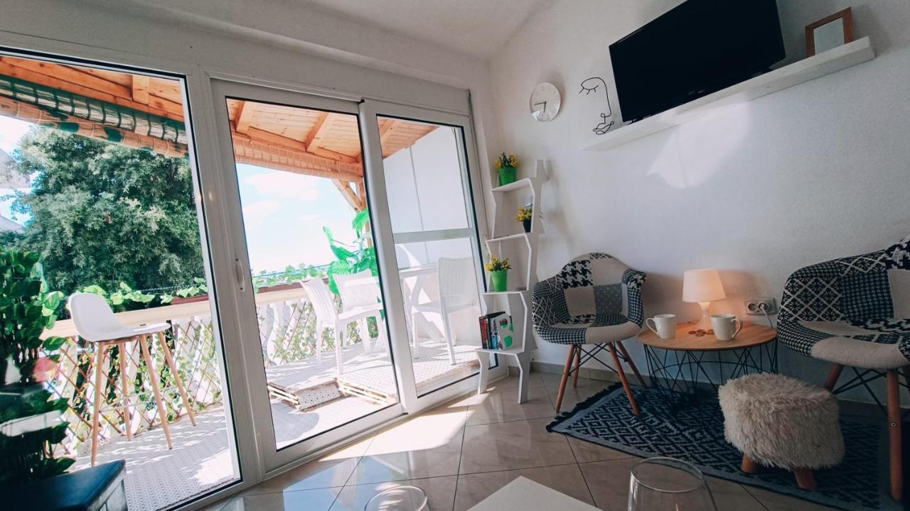Beach Apartment With Beach Chairs N.1 Utjeha Dış mekan fotoğraf