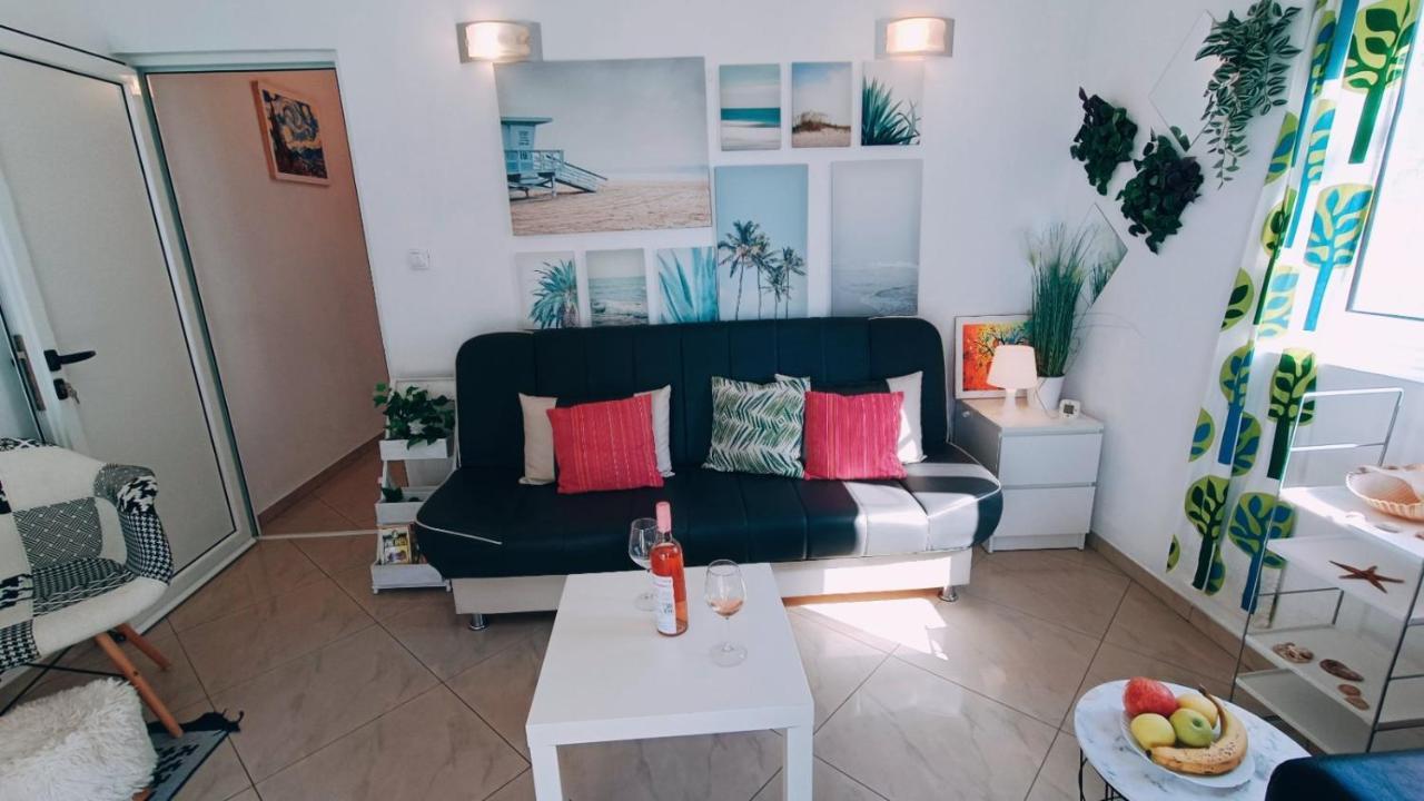 Beach Apartment With Beach Chairs N.1 Utjeha Dış mekan fotoğraf